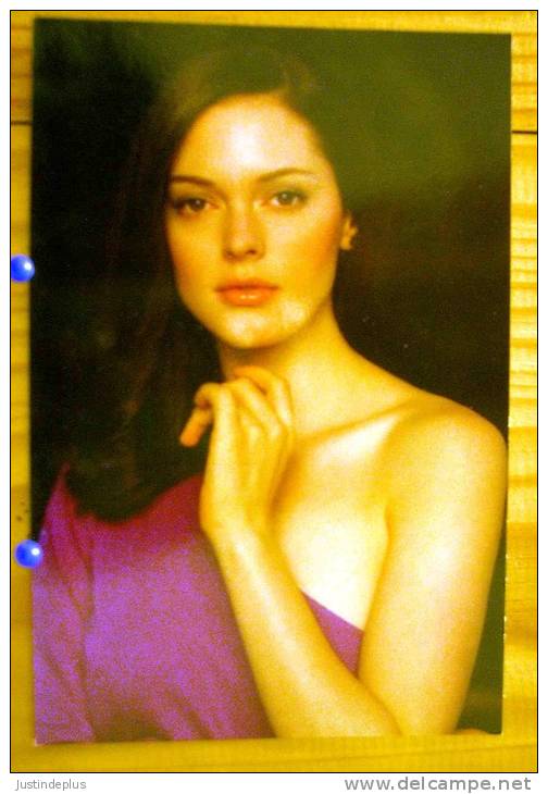 LES JOLIES PIN UP DE LA SERIE CHARMED IMAGE PANINI N° 71 - Charmed