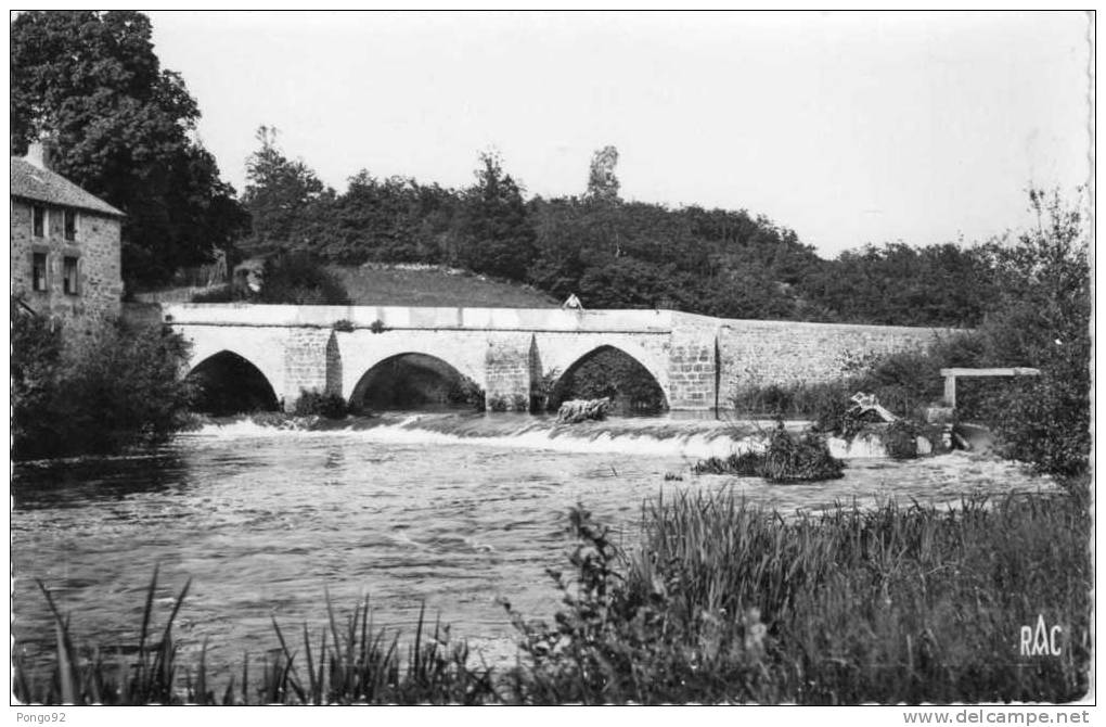 CPSM, Environs De BESSINES, Le Vieux Pont, Que D'eau  !  (14.82) - Bessines Sur Gartempe