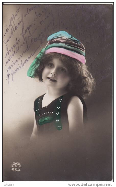 Carte Postale Fantaisie Jeune Fille-Young Girl-Child Woman-Kind-avec Bonnet- VOIR 2 SCANS - - Abbildungen