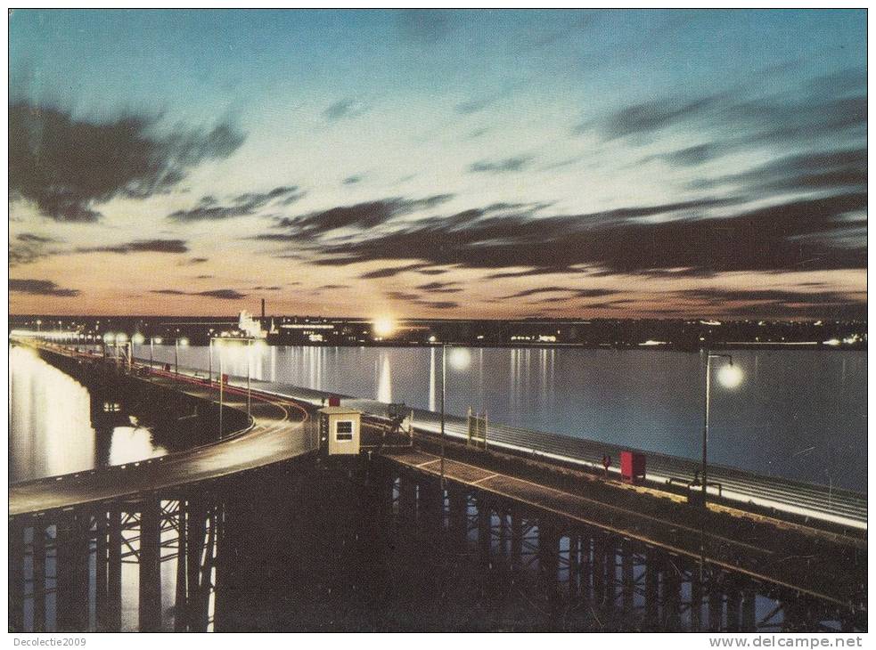 BR40383  View Of The Oil Loading South Pier At Night   2  Scans - Koweït