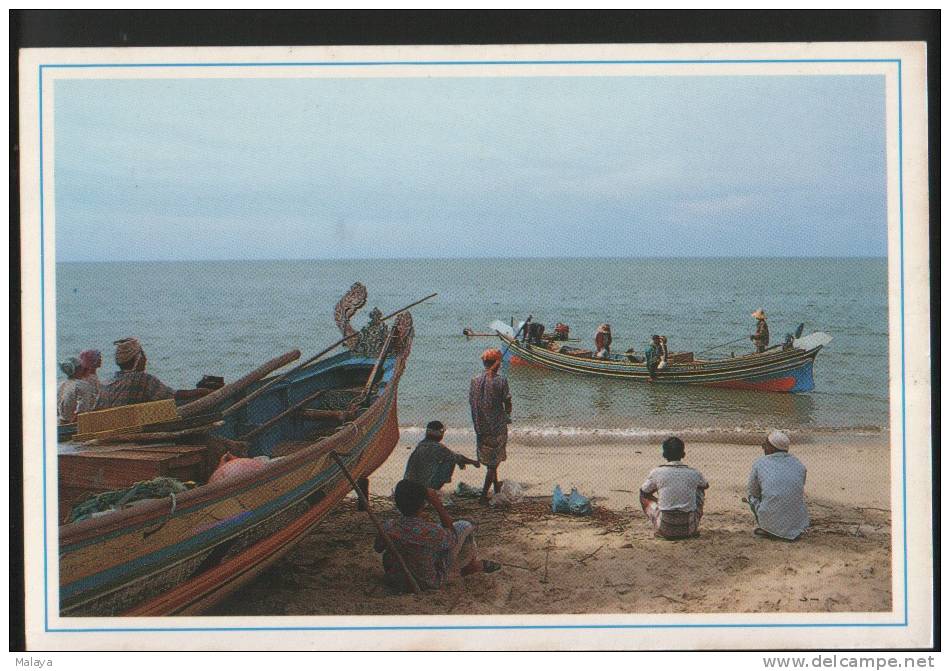 Malaysia Old Post Card 1990 Fisherman Waiting Fishing Boats At Kg. Sabak Kota Bharu, Kelantan - Malaysia