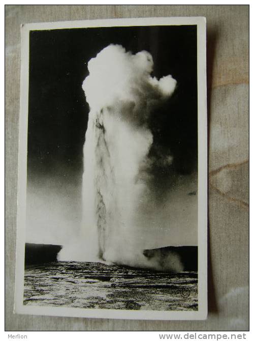 US - Yellowstone National Park -Old Faithful Geyser -RPPC   D87647 - Yellowstone