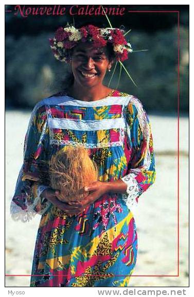 Nouvelle Caledonie Melanesienne De LIFOU, Photo Eric Aubry, Editions Photo Surf, Noix De Coco, Folklor - Nueva Caledonia