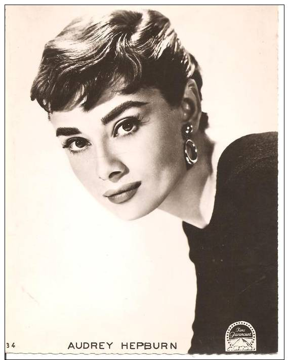 PHOTO 16X22CM  AUDREY HEPBURN EDITIONS PL  PARAMOUNT 1951 - Célébrités