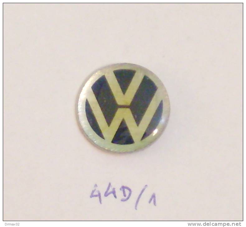 Automobile Motoring, Voiture Car VOLKSWAGEN & AUDI Old Logo ´60 / Rare 1.30 Cm - Volkswagen