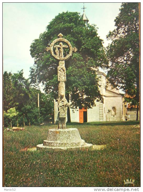 88 - CHATENOIS - L'Eglise Et La Croix De L'ancien Cimetière. - Chatenois