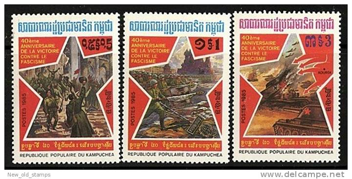 CAMBODIA 1985 VICTORY Against GERMANY In WWII MNH CV.$4.25 FIRE TANKS - Militaria