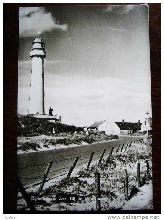 EGMOND AAN ZEE - Verzonden In 1957 - Bij De Vuurtoren - Echte Foto -  Lot VO 1 - Egmond Aan Zee