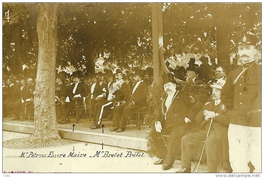 Photo Carte (9x13,3 Cm) : 14/07/1910 Défilé Les Autorités; J. Crozet Phot. St Etienne; Petrus Faure Maire; Brelet Préfet - Saint Etienne