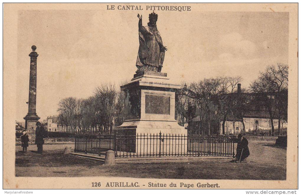 Dép. 15 - AURILLAC. - Statue Du Pape Gerbert. Animée. Ed. Malroux-Laborie, Aurillac. N° 126 - Aurillac