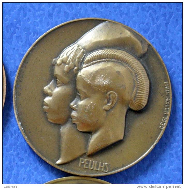 MEDAILLE ART DECO 1930 FEMMES PEULS Emile MONIER Guinée Colonie Afrique Française Bronze - Autres & Non Classés