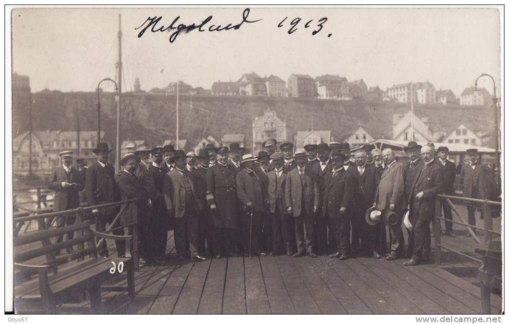 Carte Postale Photo HELGOLAND ( Allemagne) - Bord De Mer - Personnalités +0fficier De Marine Sur Le Ponton - - Helgoland