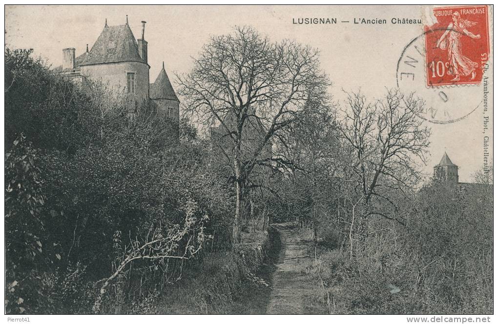 LUSIGNAN - L'Ancien Château - Lusignan