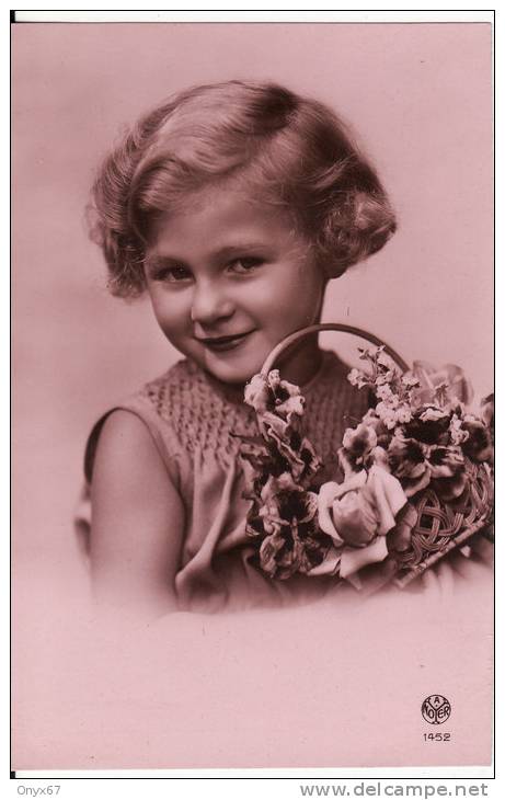 Carte Postale Fantaisie Jeune Fille-Young Girl-Child Woman-Kind-avec Fleurs- VOIR 2 SCANS - - Abbildungen