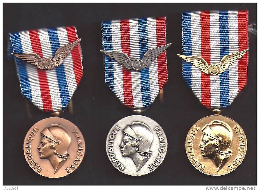 3 Médailles D'Honneur De L'AERONAUTIQUE - ( Degrés "Bronze" "Argent" Et "Or" ) - France