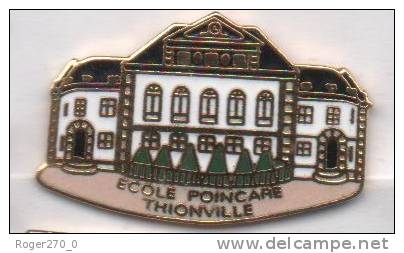 Superbe Pin´s  En EGF  , école Poincaré à Thionville - Städte