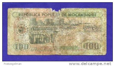 MOZAMBIQUE 1980, Banknote, USED GOOD. 100 Meticais (little Torn And Dirty) Km126 - Mozambique