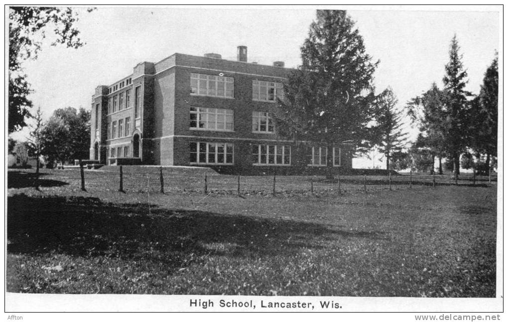Lancaster WI High School Old Postcard - Autres & Non Classés