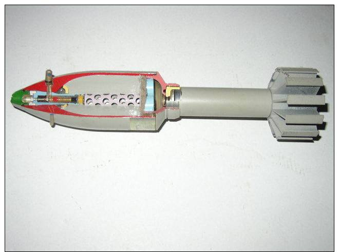 Grenade A Fusil Française Fumigène En Coupe D'instruction - Armi Da Collezione