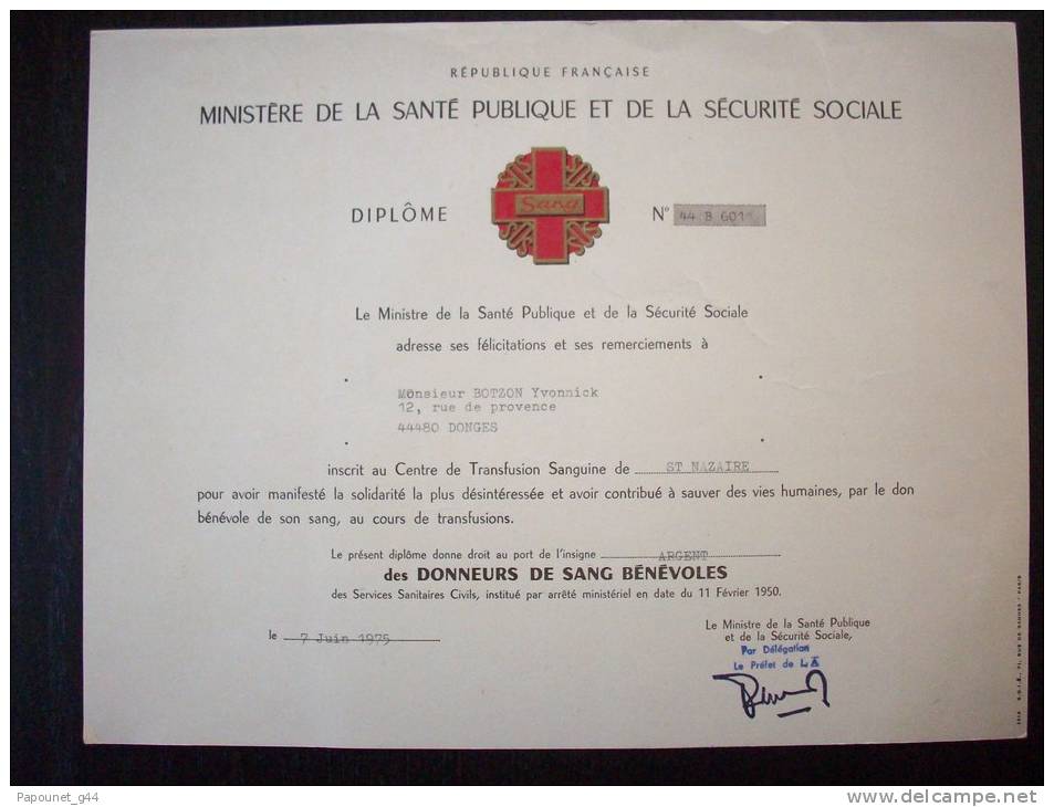 Diplôme Ministère De La Santé Publique Et De La Sécurité Sociale Des Donneurs De Sang - Diplomas Y Calificaciones Escolares