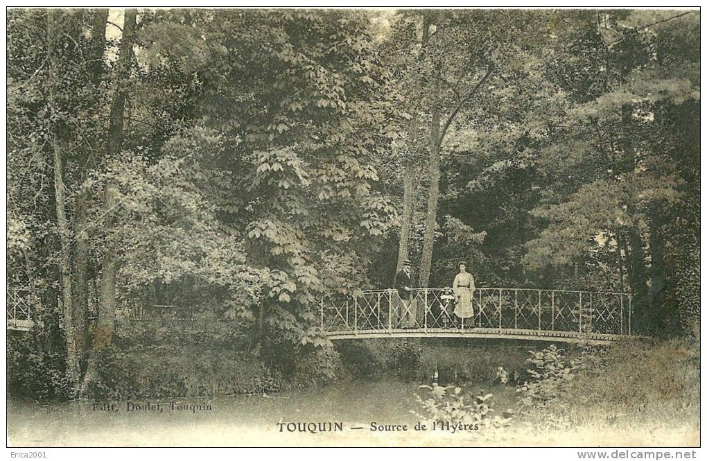 Touquin. Promeneurs Sur Le Petit Pont De La Source De L´Hyères. - Autres & Non Classés