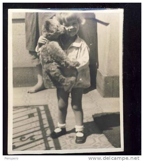GIRL   With   TEDDY BEAR    Photo   8 X 6.5 Cm - Other & Unclassified