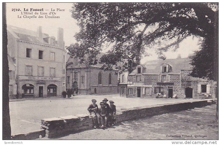 21527 Le Faouet. La Place. L'Hôtel Du Lion D'Or. La Chapelle Des Ursulines. 2710 Villard - Le Faouet