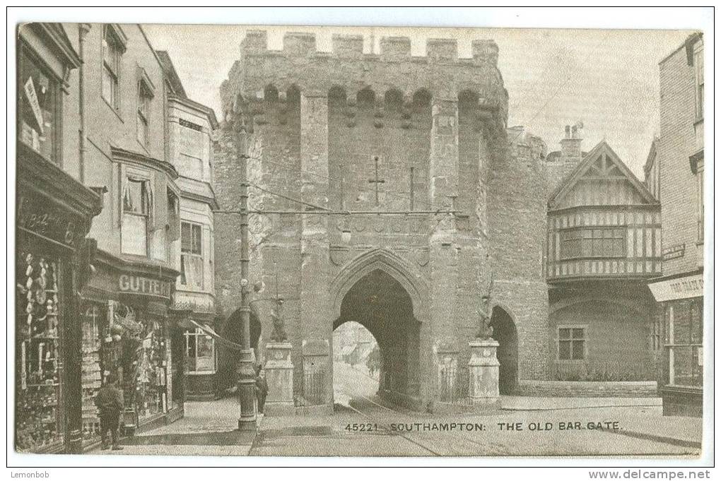 UK, SOUTHAMPTON, The Old Bar Gate, Early 1900s Unused Postcard [13229] - Southampton