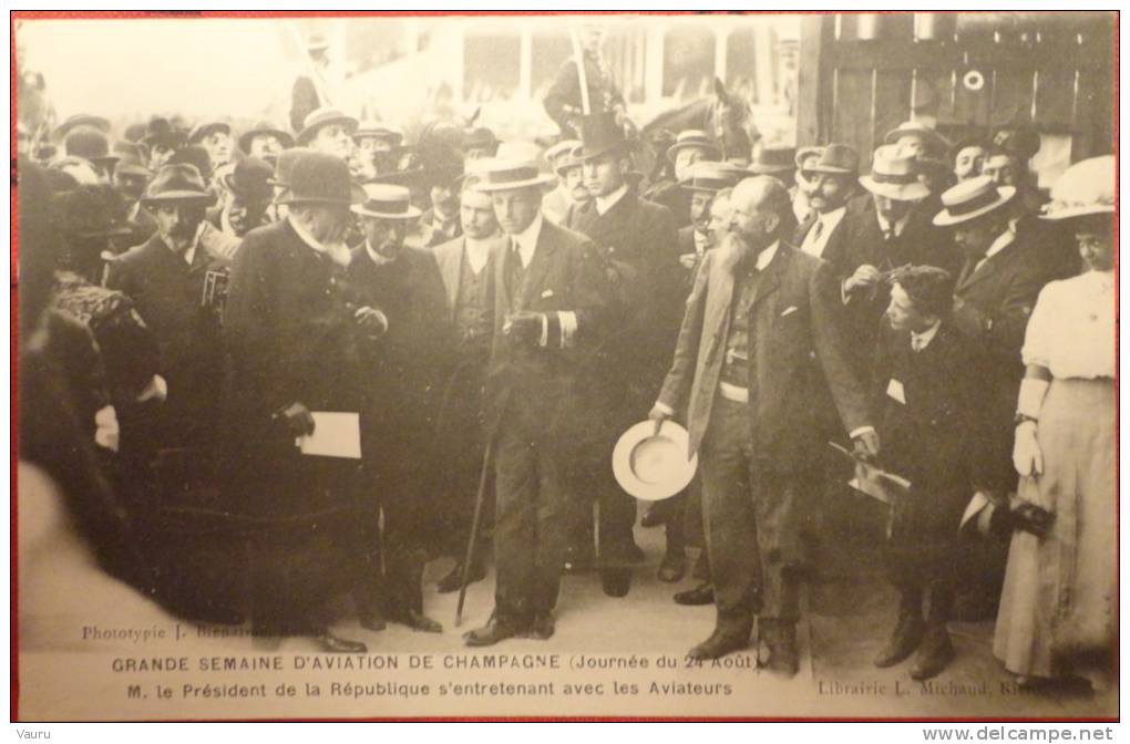 GRANDE SEMAINE D´AVIATION DE CHAMPAGNE 15  29 AOUT 1909 LE PRESIDENT DE LA REPUBLIQUE S'ENTRETENANT AVEC LES AVIATEURS - Meetings