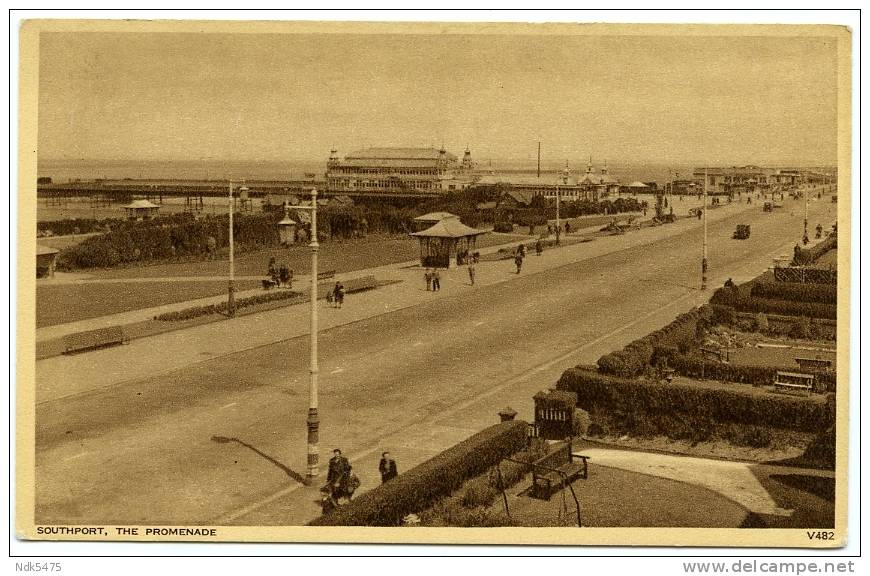 SOUTHPORT : THE PROMENADE - Southport