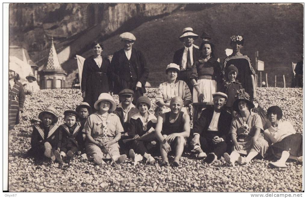 Carte Postale Photo SCENE DE PLAGE - Bord De Mer - Baigneur - Personnage - A SITUER - A LOCALISER - ?? - Fotografie