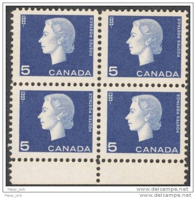 Canada Queen Elizabeth II  #405 Cameo Issue 1962  5 Cents  BLOCK OF 4 MNH With Bottom Margin - Blocs-feuillets