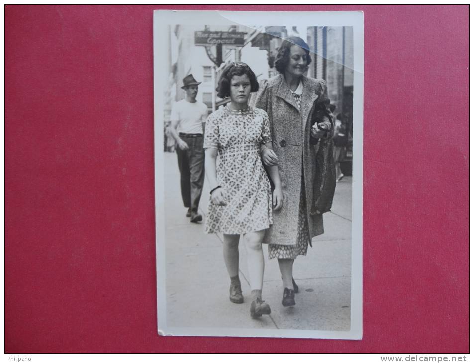 Going Shopping  Rppc   R=ref 767 - Other & Unclassified