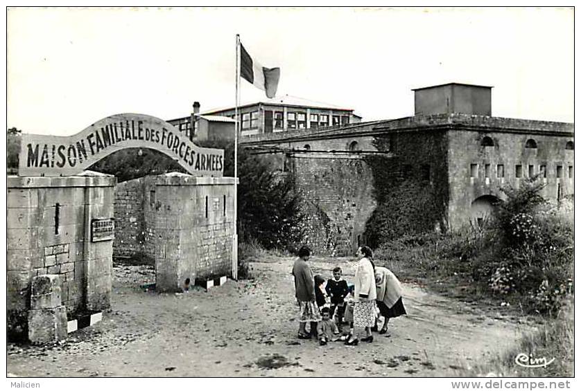 Charente Maritime - Port Des Barques -ref E730-ile Madame -maison Familiale Des Forces Armees  -carte Bon Etat  - - Autres & Non Classés