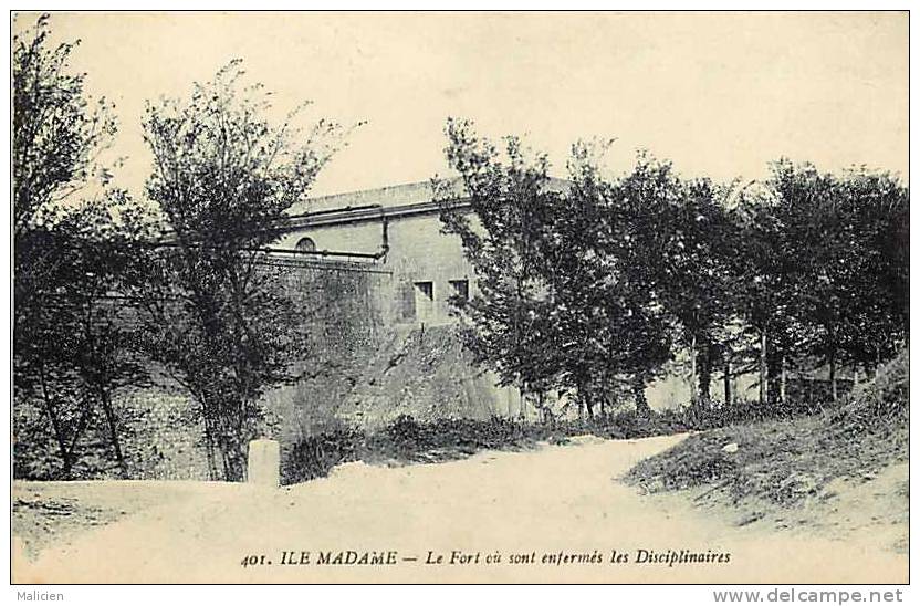 Charente Maritime - Port Des Barques -ref E661-l Ile Madame -le Fort Ou Sont Enfermes Les Disciplinaires  - - Otros & Sin Clasificación