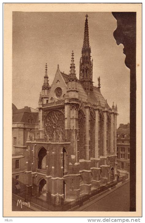 La Sainte Chapelle - Notre-Dame De Paris