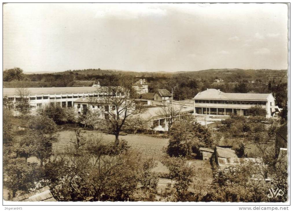 CPSM VAYRAC (Lot) - Le C.E.G Collège - Vayrac