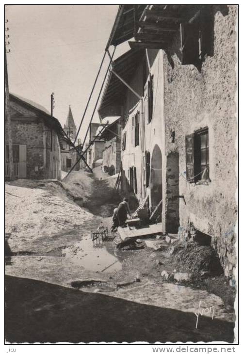 MONTGENEVRE, Une Rue Du Village En Hiver - I.B. 3136 - YVON - Andere & Zonder Classificatie