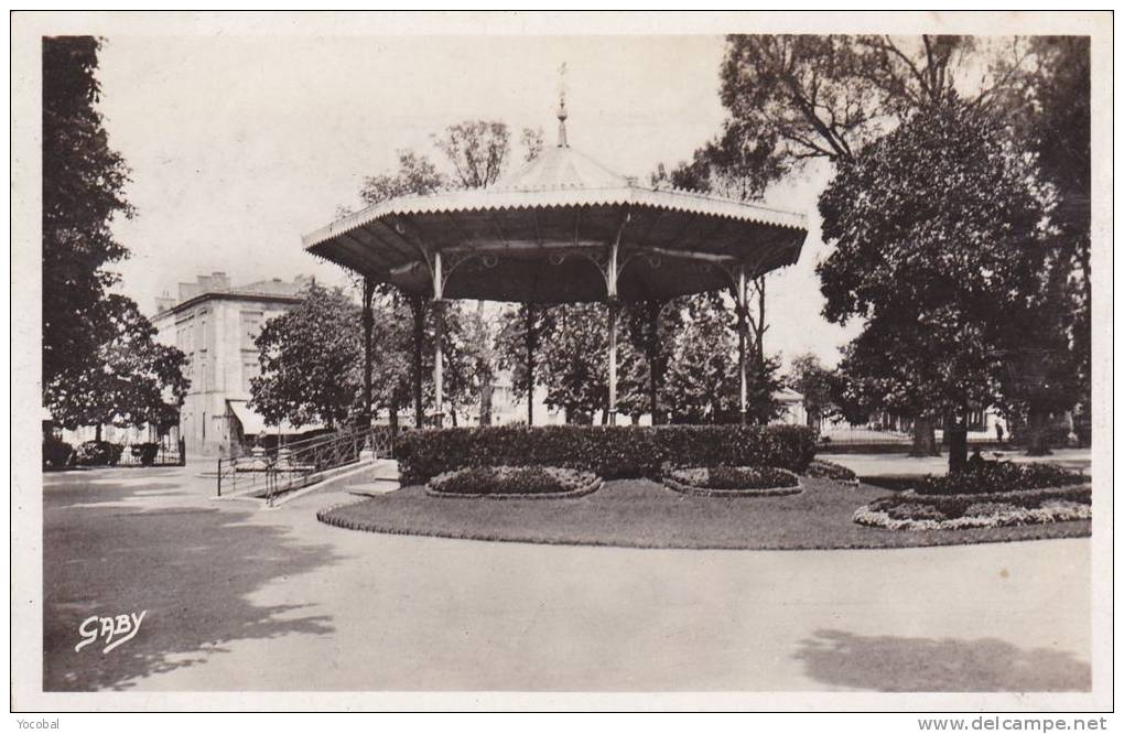 Cp , 33 , LIBOURNE , Le Kiosque à Musique - Libourne