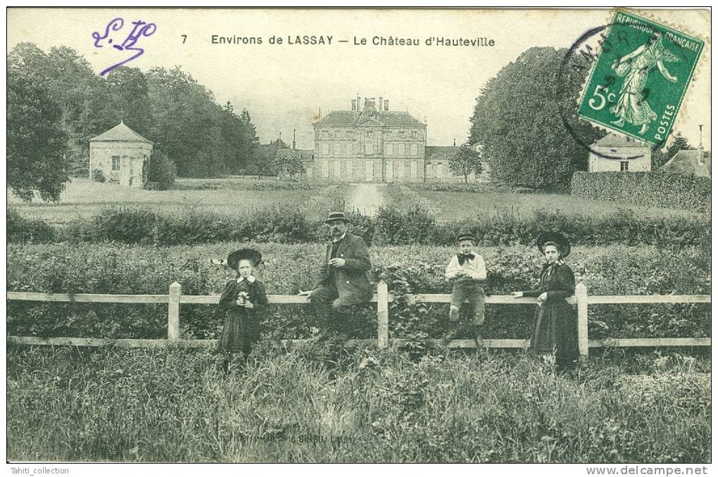 Le Château D'Hauteville - Lassay Les Chateaux