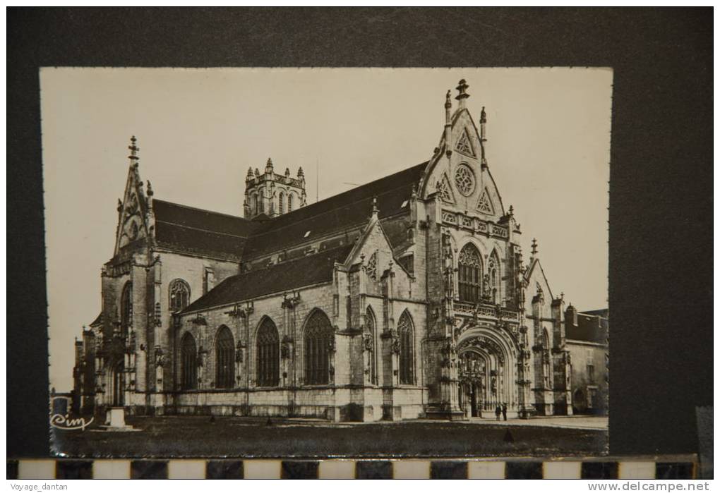CP, 01, Bourg Eglise De Brou Edition Au Bois Artistique Combier - Brou - Kerk