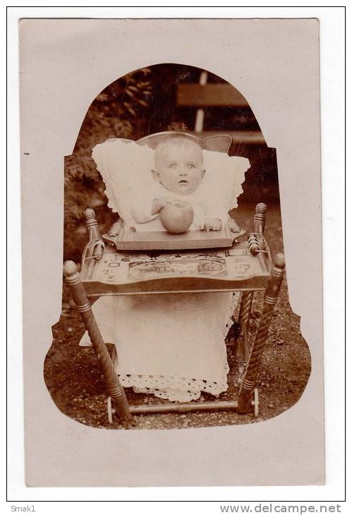 PHOTOGRAPHS CHILDREN A BABY IN CHAIR APPLE OLD POSTCARD - Photographs