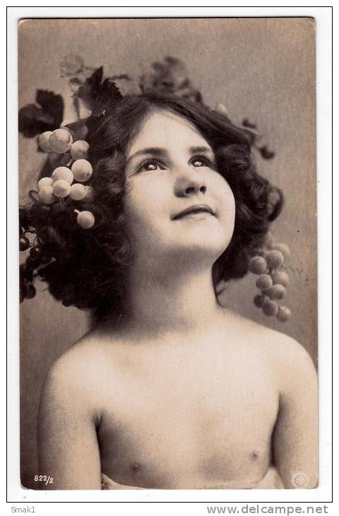 PHOTOGRAPHS CHILDREN GIRL WITH FRUIT IN HAIR NPG Nr. 822/2 OLD POSTCARD - Photographs