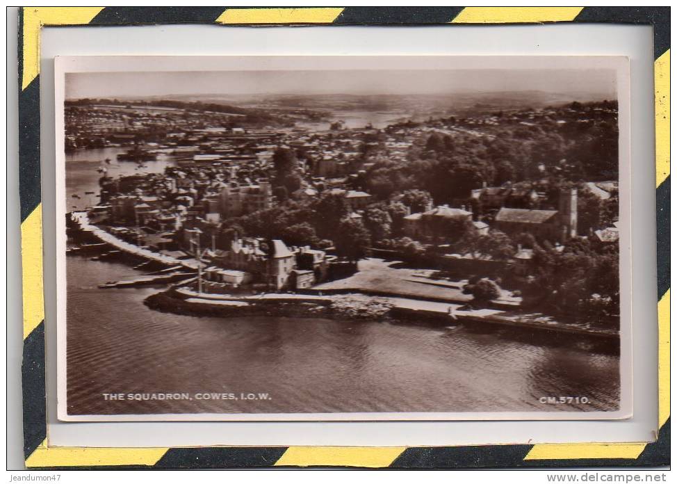 VERITABLE CARTE-PHOTO. - . THE SQUADRON, COWES I.O.W.  NON CIRCULEE. EXCELLENT ETAT - Cowes