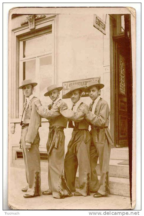 D10459 - MANAGE Carte Photo 1935 *folklore*carnaval ?*coiffeur* - Manage