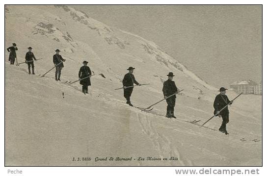 N°28110 -cpa Grand St Bernard -les Moines En Skis- - Sports D'hiver