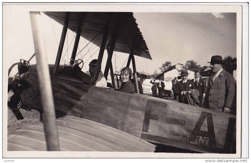 Hélène Boucher Aviatrice LE BOURGET - Avion Carte Photo Sans Dos Imprimé 3 Scans - 1919-1938: Entre Guerres