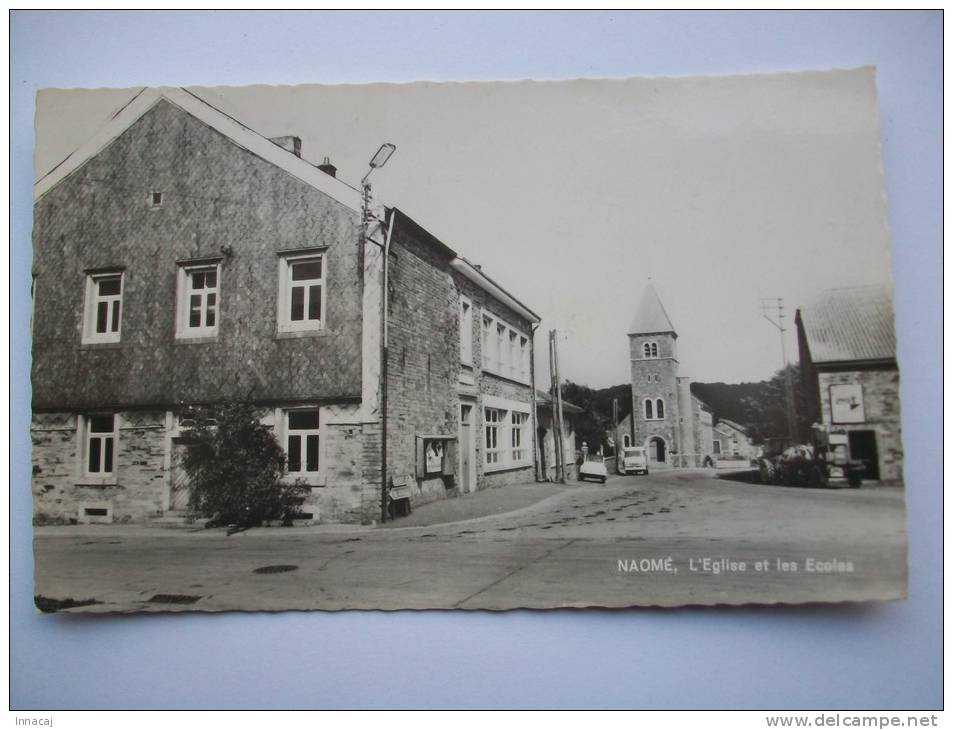 Ma Réf:33-8.                          NAOME      L'Eglise Et Les Ecoles   ( Glacée ). - Bièvre