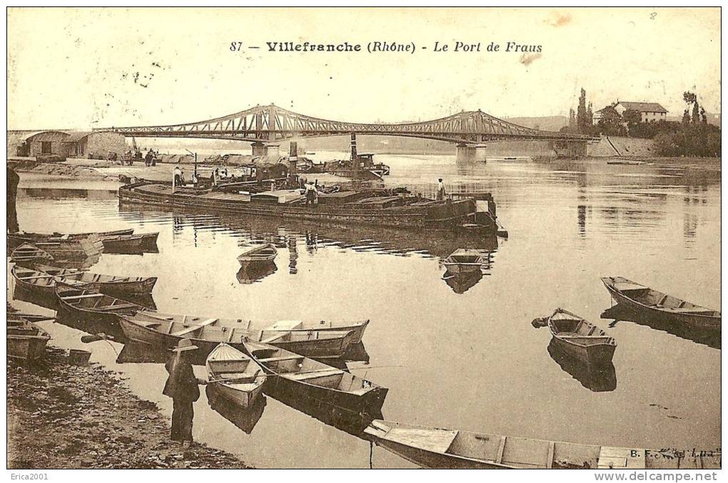 Villefranche Sur Saone. Le Port De Fraus Et Les Ouvriers Batteliers Sur Les Bateaux - Villefranche-sur-Saone