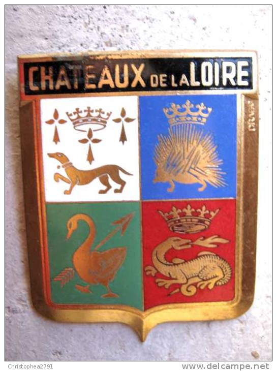 ANCIENNE PLAQUE DE CALANDRE VOITURE EMAIL ANNEE 1950 (CHATEAUX DE LA LOIRE) DRAGO PARIS - Automobil